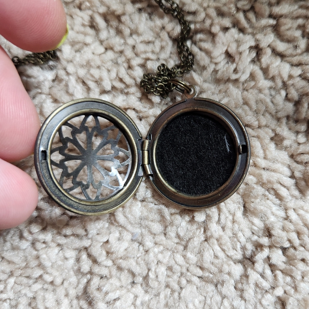 Fashion Aromatherapy Necklace - Picture 2 of 3